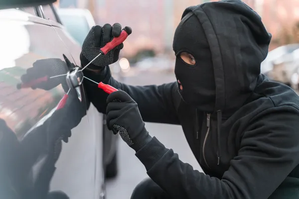 Hoe uw auto/motor of ander voertuig tegen diefstal te beschermen met een GPS-tracker?